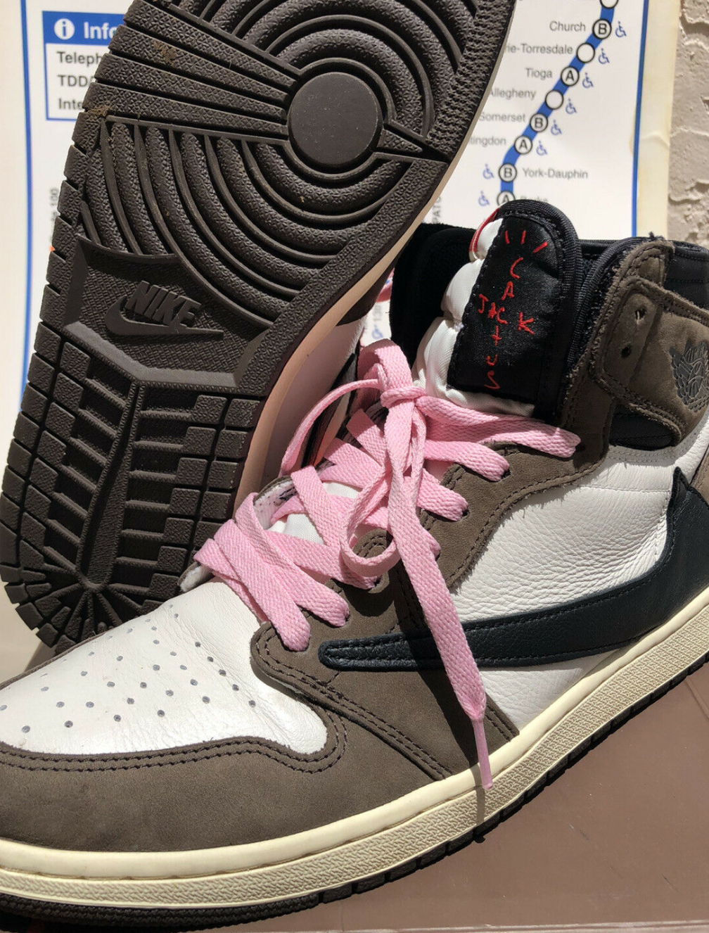 TS Jordan 1 'pink laces'
