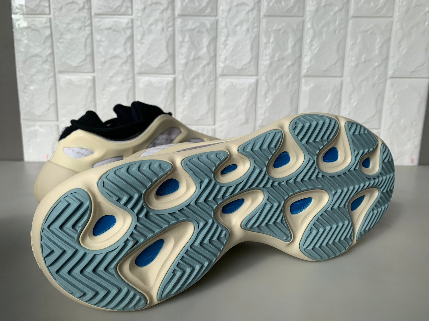 YEEZY 700 V3 “ALIEN” - whatever on