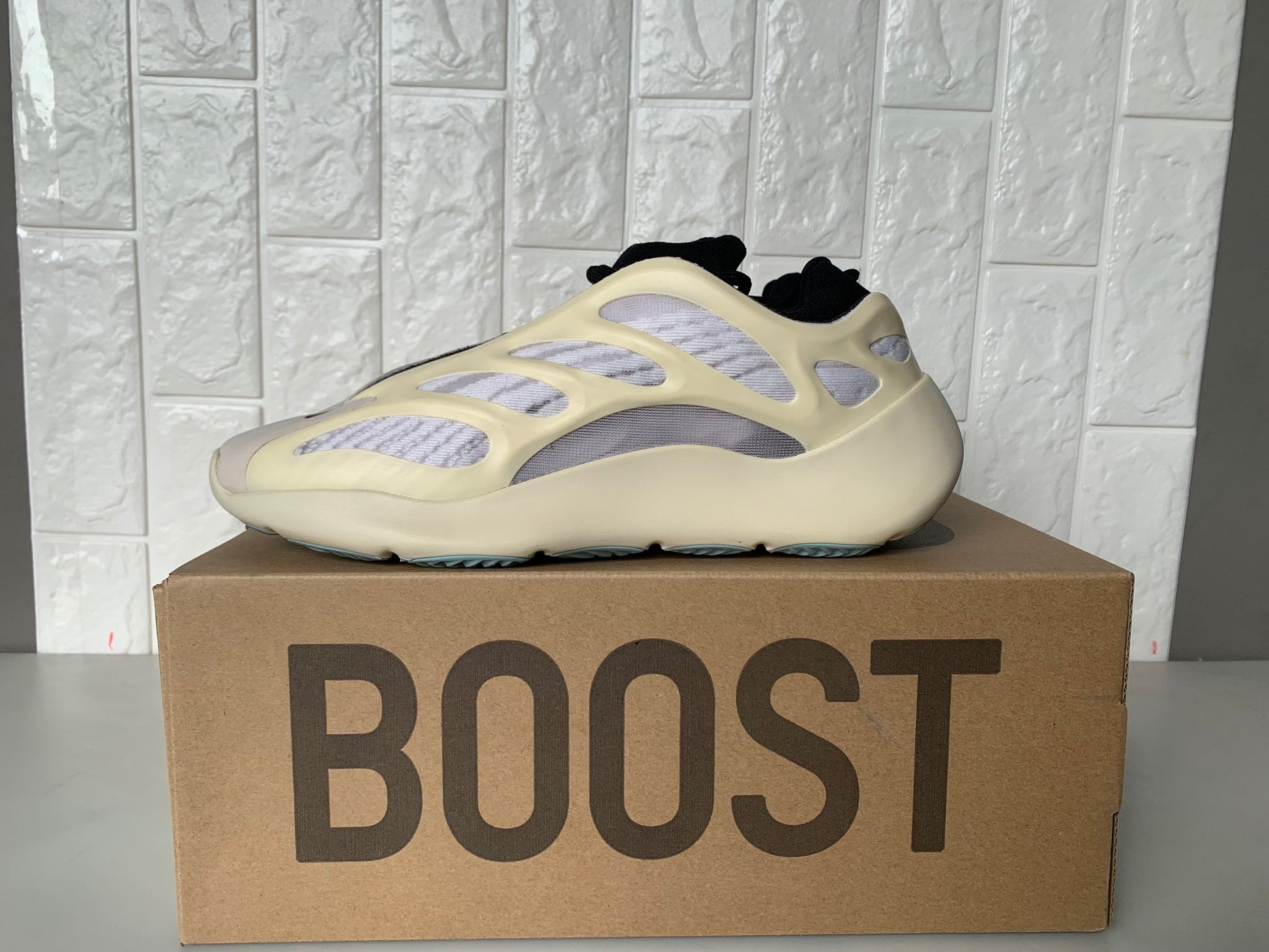 YEEZY 700 V3 “ALIEN” - whatever on 